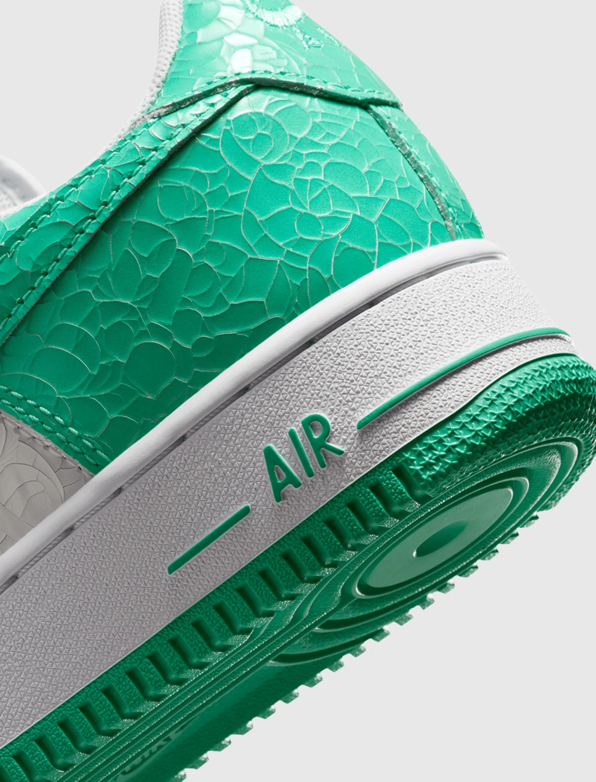 Nike Air Force 1 Cracked Leather