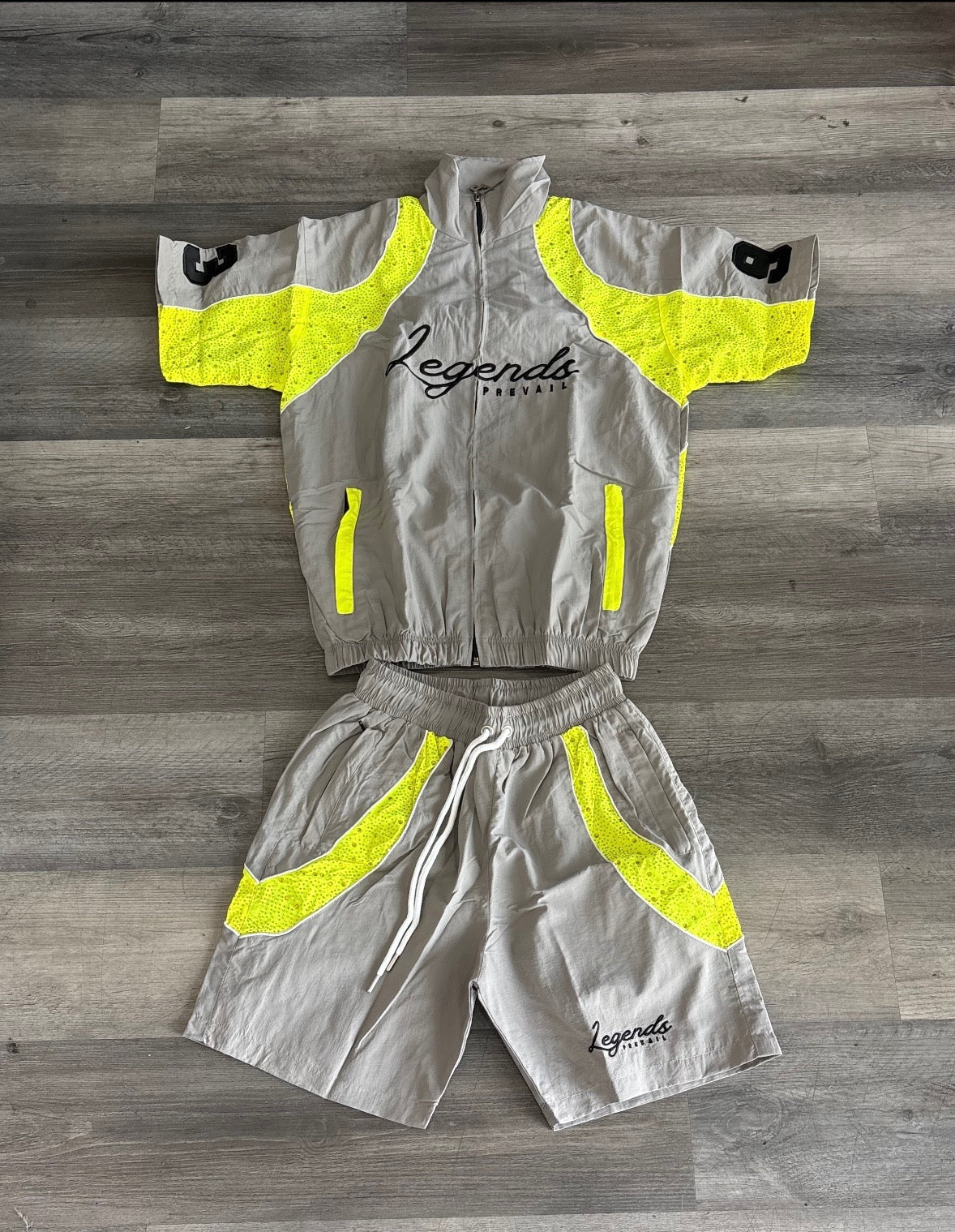 Legends Prevail Windbreakers short set grey/green