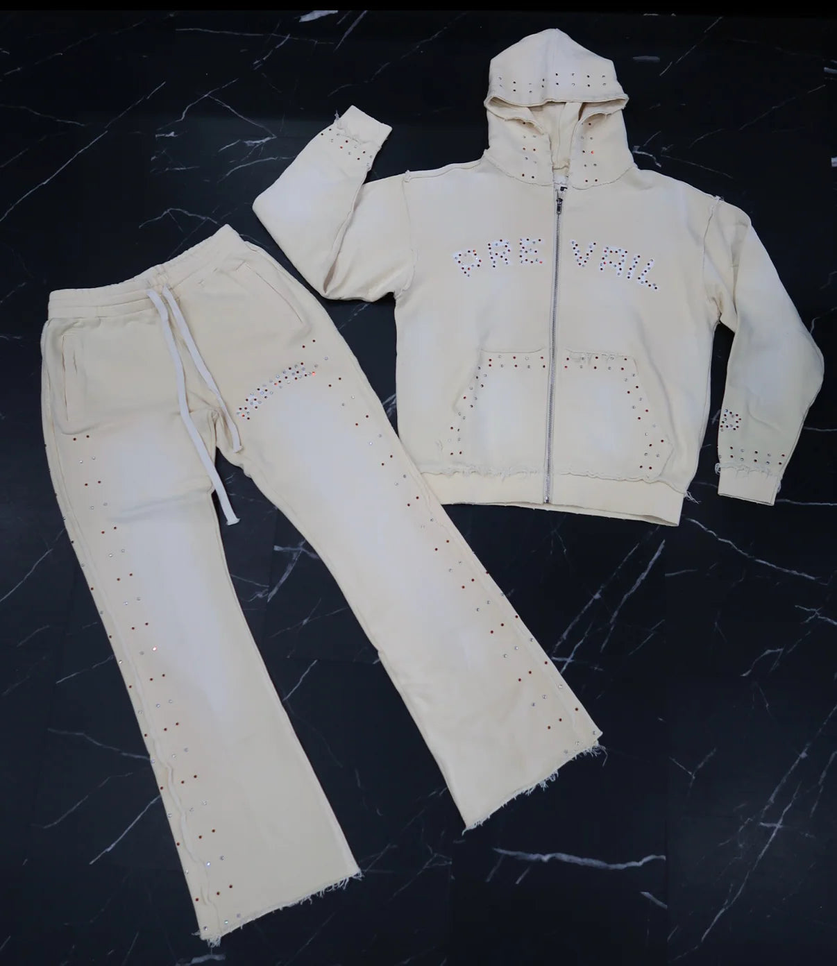 Legends Prevail Signature Rhinestone Set Cream