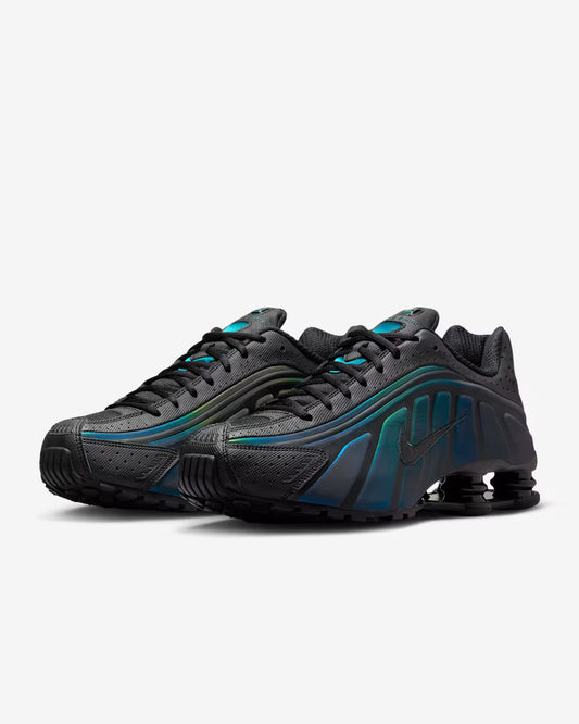 Nike Shox R4 SE Men's Shoes with Reflective Accents